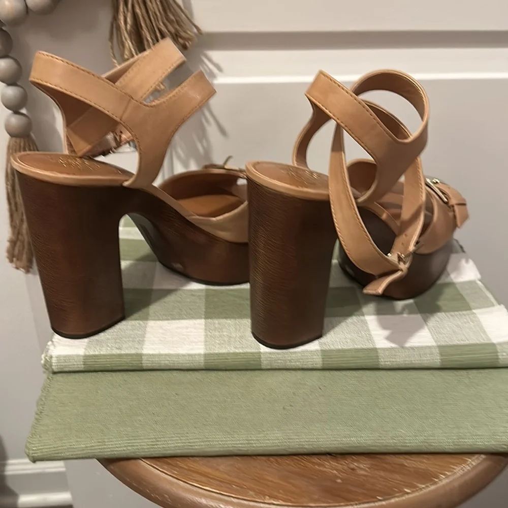 Vince Camuto absolutely gorgeous